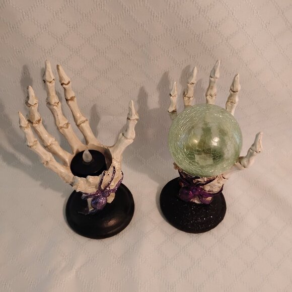 Pair of Hollow Resin Skeleton Hands - Picture 9 of 9